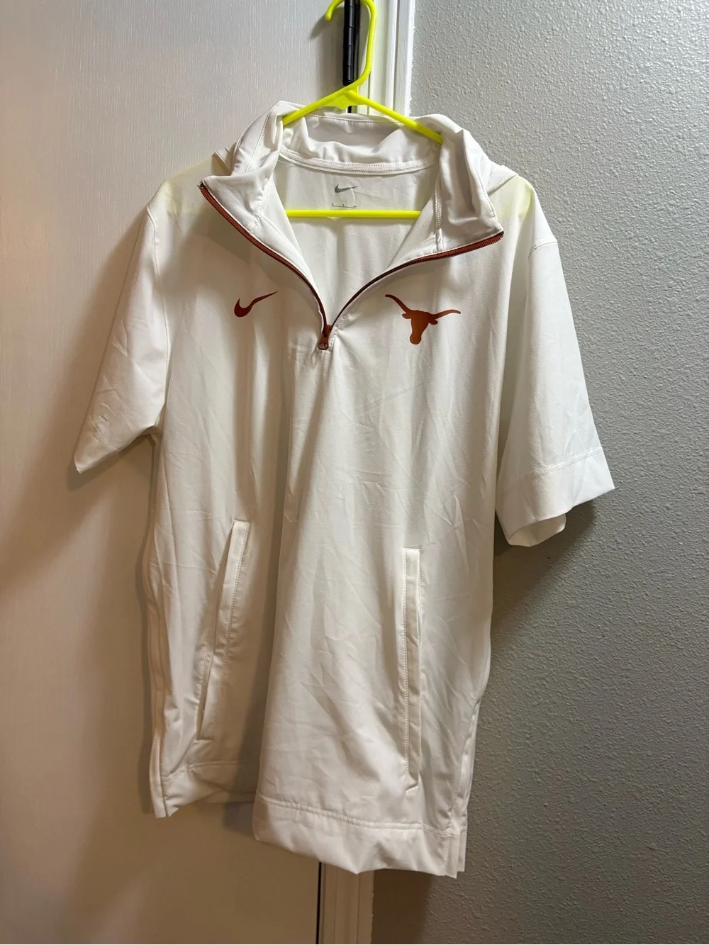 Nike Men’s White Sideline Short-Sleeve Quarter-Zip Pullover